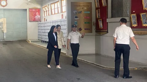 "อิ๊งค์-เอม" เข้าเยี่ยม "ทักษิณ" นำหนังสือธรรมะมาให้ บอกดูสดใสขึ้น