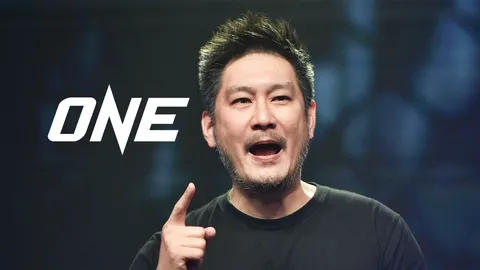 แฟนมวยคอมเมนต์ "บอสชาตรี" เผยชื่อ "นักมวยไทย" น่ากลัวที่สุดในโลก-ถ้าเป็นนักชกไม่ขอต่อยแน่ (คลิป)