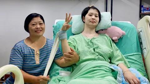 เปิดภาพ "น้องอุ้ม" พยาบาล รพ.อุ้มผาง ครบรอบ 2 ปี หลังกลับมาพักฟื้นที่ต้นสังกัด