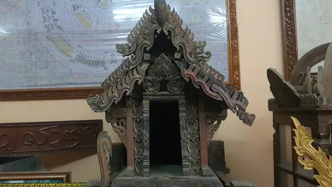 “วิหารจำลองไม้สัก” อายุ 222 ปี งานช่างล้านนาจิ๋วหนึ่งเดียวของวัดบ้านต๋อมกลาง จ.พะเยา