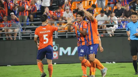 ผลบอลไทยลีก ใบแดงทำพิษ! การท่าเรือ เปิดบ้านถล่ม พลังกาญจน์ 10 คน ขาดลอย 8-0 