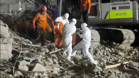 ยอดดับพุ่ง 36 ศพ อาคารโรงเรียอินโดนีเซียถล่ม ค้นหาผู้สูญหายเป็นวันที่ 7