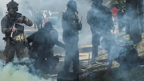 ชิคาโกระอุ ทรัมป์ส่ง จนท. 300 คนคุมเมือง-ยิงหญิงติดอาวุธขับรถพุ่งชนเจ้าหน้าที่