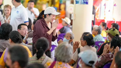 “อิ๊งค์” เดินเท้าถามทุกข์สุขให้กำลังใจน้ำท่วมอุตรดิตถ์ เป็นฝ่ายค้านยังทำเพื่อประชาชน