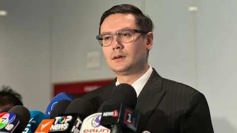 "โรม" สวนกลับถาม "ธรรมนัส" รับงานใคร ชี้ไม่เข้าใจบทบาทรองนายกฯ ควรปราบแก๊งคอลเซ็นเตอร์