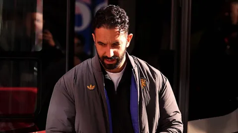 แฉแหลก "แมนยู" ไม่คิดปลด "อโมริม" แม้ต่อให้แพ้ "ซันเดอร์แลนด์" แถมได้ 2 นักเตะช่วยเอาไว้