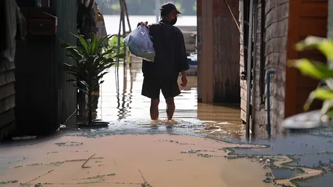 อัพเดทน้ำเหนือ "เขื่อนแควน้อย" เต็มความจุ พายุแมตโม่ คาดสัปดาห์หน้าเข้าสู่สภาวะปกติ