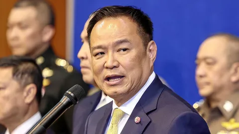 รัฐบาลยึดนิติธรรม "อนุทิน" ยืนยัน ไม่ช่วยคนทำผิด ปัดตอบสินบนดีอี 40 ล้าน