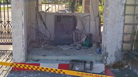 ระเบิดตู้ ATM ป่วนนราธิวาส จับยามมัดมือไขว้หลัง ขโมยปืนลูกซอง 2 กระบอก