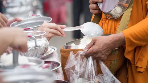 ออกพรรษา 2568ใส่บาตรพระ อาหารสุขภาพ สมุนไพร