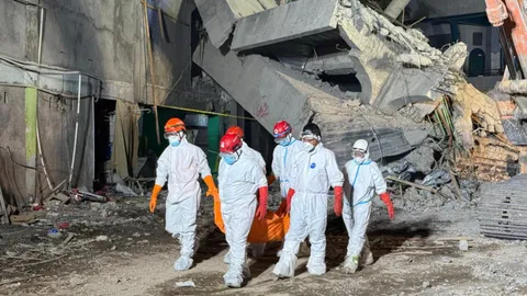 อินโดนีเซียยุติการค้นหา ยืนยันพบร่างผู้เสียชีวิต 61 ศพ เหตุอาคารโรงเรียนถล่ม 