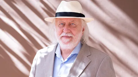 นักเขียนฮังการี คว้าโนเบลวรรณกรรม 2025 จากนิยายแนววันสิ้นโลก