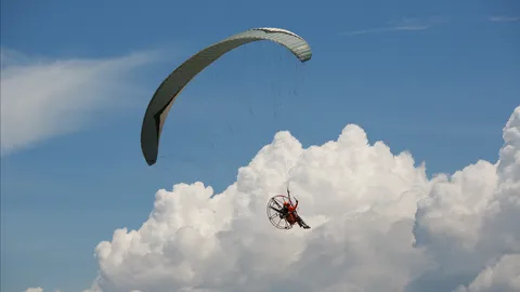 พารามอเตอร์อาวุธร้ายใหม่ของกองทัพพม่า : โจมตีจากฟ้าประชาชนรับเคราะห์