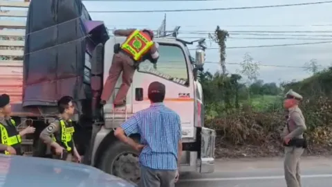 สกัดจับวุ่น พ่วง 18 ล้อซิ่งแหกด่าน อ้างกลัวไฟแนนซ์ยึดรถ ผ่อนมาแล้ว 3 ล้านกว่า