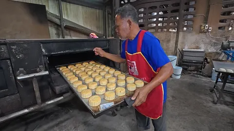 “ย่งเซ้ง” ขนมไหว้พระจันทร์สูตรโบราณ 50 ปี รสไม่หวานจัด ออเดอร์แน่นทุกเทศกาล