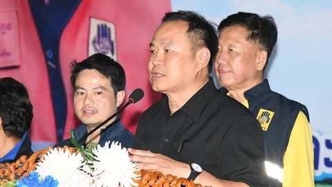 “อนุทิน” รับทราบรายงานบ้านหนองจาน-หนองหญ้าแก้วแล้ว ซัด “วีระ” วิจารณ์ทั่วไปหมด