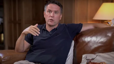 มุมมองส่วนตัว โอเว่น พูดตรงๆ ถึง "ระบบหลัง 3" ของ อโมริม กับ แมนยู