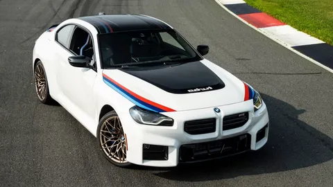ขาวจั๊ว BMW M2 Turbo Design Edition 2026 มีเฉพาะรุ่นเกียร์ธรรมดานะจ๊ะ!