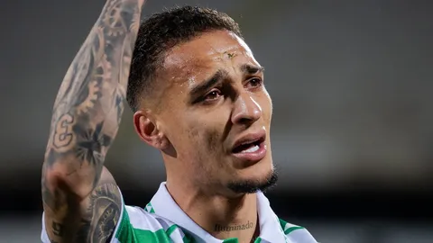 "แอนโทนี่" เผย มี "แข้งแมนยูคนเดียว" ที่ขอร้องให้ตนอยู่ผีต่อ