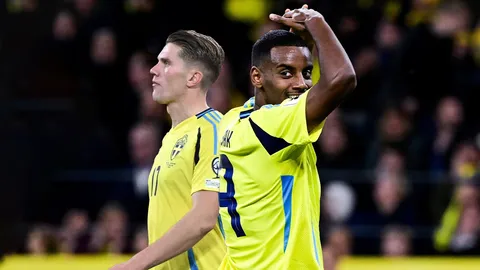 เกิดอะไรขึ้น "สวีเดน" ส่ออดไปฟุตบอลโลก 2026 "อิซัค-เยอเคเรส" ยังช่วยไม่ไหว