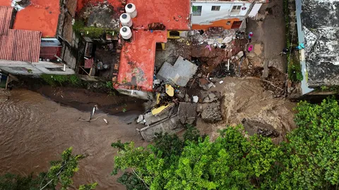 ฝนถล่มเม็กซิโก น้ำท่วม-ดินถล่ม ตาย-สูญหายเกือบ 130 ราย