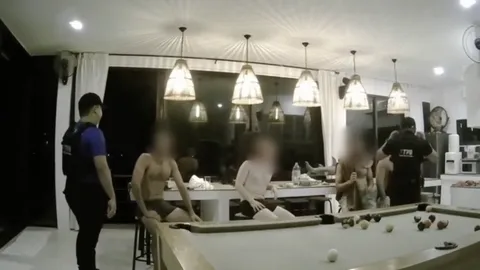 ตร.ท่องเที่ยวเกาะพะงัน บุกจับ 4 ทหารอิสราเอล จัดปาร์ตี้เสียงดัง พบของกลาง "ยาอี-โคเคน"