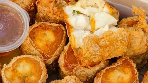 เปิดตำนาน 50 ปี “หอยจ๊อปูแม่วรรณา” เคล็ดลับความอร่อยอยู่ที่วัตถุดิบ