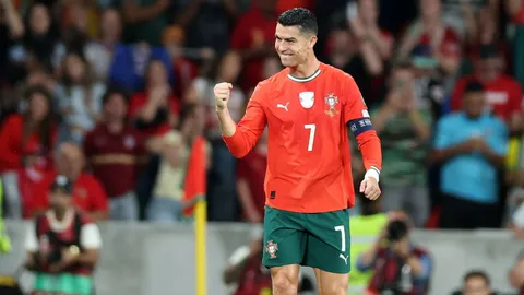 สุดจริง "โรนัลโด้" ทำอีก 1 ประวัติศาสตร์ หลังกด 2 ประตูให้ "โปรตุเกส" ศึกคัดบอลโลก