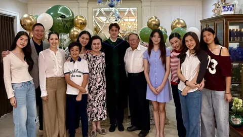 กบ สุวนันท์ พาลูกร่วมฉลอง หมอปุณณ ลูกชาย นุสบา รับปริญญา เปิดภาพครอบครัวสุดอบอุ่น