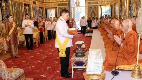 ในหลวง-ราชินี ถวายผ้าพระกฐิน ณ วัดราชบพิธวัดพระเชตุพน