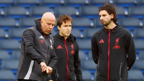 เข้าทางแมนยู "ลิเวอร์พูล" เจอปัญหาใหม่ล่าสุด ก่อนลุยศึกแดงเดือดพรีเมียร์ลีก ยกที่ 1