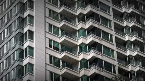 ถอดรหัส 20 ปี ตลาดคอนโดฯ 2.4 ล้านล้าน จากยุคทอง สู่ ภาวะโอเวอร์ซัพพลาย ตัวแปรสะท้อน “เศรษฐกิจไทย”