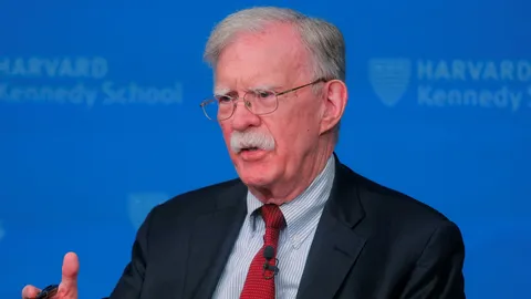 จอห์น โบลตัน อดีตที่ปรึกษาทรัมป์ โดนฟ้องร้องคดีข้อมูลลับ