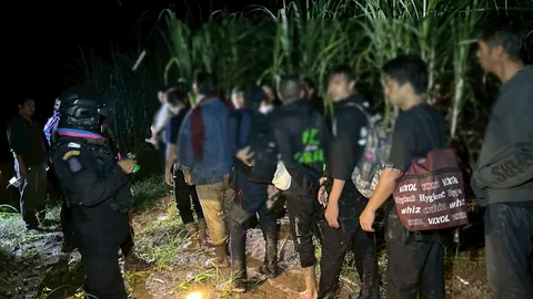 จับคาไร่อ้อย 30 คนไทย ลักลอบข้ามแดนจากกัมพูชา ยอมรับจะกลับมาหางานทำในฝั่งไทย