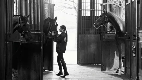 จากแพชชันและความรักในศิลปะกีฬาขี่ม้า สู่แรงบันดาลพระทัยรังสรรค์ผลงานสุดรัก