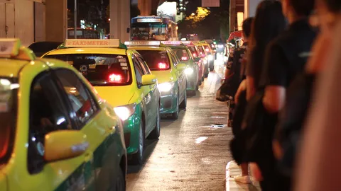 "คมนาคม" ไฟเขียว "แท็กซี่" ปรับขึ้นค่าบริการชั่วโมงเร่งด่วน 10-20 บาทต่อช่วง เริ่ม ธ.ค.นี้