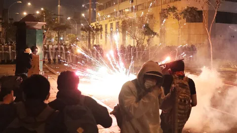 ปธน. เปรูปฏิเสธลาออก หลังม็อบ Gen Z ประท้วงต้านรัฐบาล ดับแล้ว 1 ศพ บาดเจ็บกว่า 100 ราย