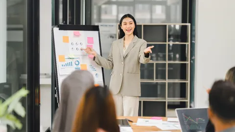 ยิ่งขี้เกียจ ยิ่งสำเร็จ ถอดรหัส 5 ทักษะผู้นำยุคใหม่ที่ทำงานอย่างชาญฉลาด แทนการทำงานหนัก