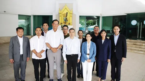 “อภิสิทธิ์” มาแน่ นั่งหัวหน้าพรรคประชาธิปัตย์ “กรณ์-การดี-ดาวติ๊กต๊อกจุรี” นั่งรองหัวหน้า