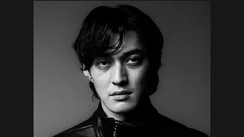 JOJI กลับมาพร้อมเพลงใหม่ “PIXELATED KISSES” ถือเป็นเพลงแรกนับตั้งแต่อัลบั้ม SMITHEREENS