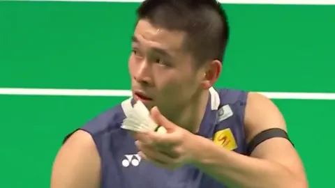 ผลแบดมินตัน วิว กุลวุฒิ พลิกพ่าย อเซลเซ่น ตกรอบ 8 คน เดนมาร์ก โอเพ่น 2025