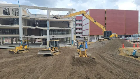 คาดใช้เวลา 2 -3 วัน เทหินคลุก ซ่อมหลุมยุบถนนสามเสน ก่อนรื้อถอนอาคาร สน.สามเสน