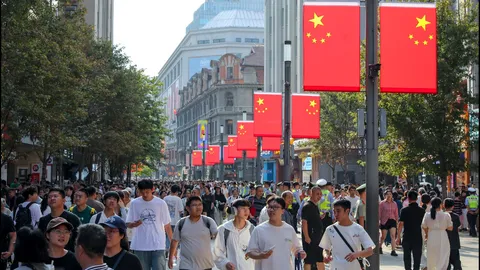 เศรษฐกิจจีนชะลอตัวเหลือ 4.8% ต่ำสุดในรอบปี เหตุวิกฤตอสังหาฯ -สงครามการค้าสหรัฐฯ ปะทุ