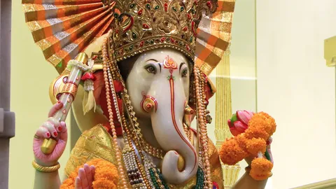 One Day Trip มูรับดิวาลี ลุยงานไฟแห่งแสงสว่าง ชวนไหว้ 3 พิกัดเทพ ย่านพาหุรัด-เสาชิงช้า