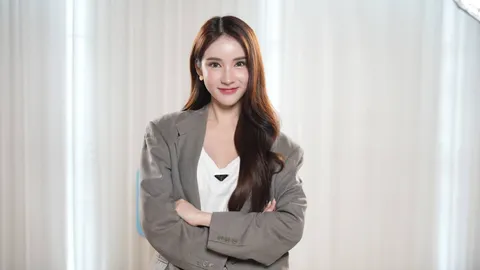 โยชิ รินรดา จากลูกแม่บ้านย่านทองหล่อ สู่ไอคอนความสวย เคยเทคฮอร์โมนจนกระดูกพัง!