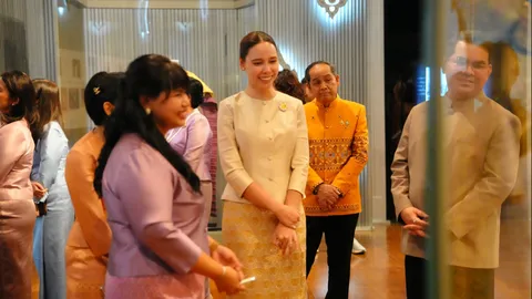 ชวนแต่งชุดไทยไปลอยกระทง 2568