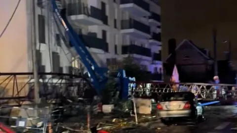 พายุทอร์นาโดพัดถล่มชานกรุงปารีส เสียชีวิต 1 ราย บาดเจ็บสาหัส 4