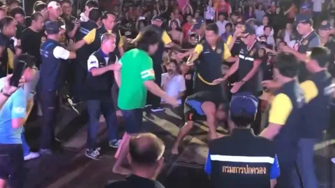 วิจารณ์สนั่น ปมกำนันสั่งคนเมาต่อยกันตัวต่อตัว ให้ฝ่ายปกครองยืนล้อม เหมาะสมหรือไม่