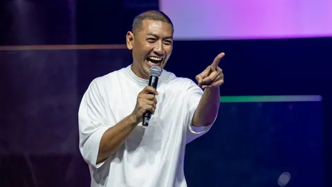 "ป๋อมแป๋ม" เขย่าวงการ สแตนด์อัพคอมเมดี้ครั้งแรก ฮาเอิ๊กอ๊ากไม่พัก