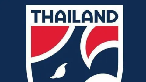 เกิดอะไรขึ้น "แฟนบอลไทย" บุกคอมเมนต์เฟซบุ๊ก "อดีตแข้งทีมชาติ" หลัง อิชิอิ โดนปลด